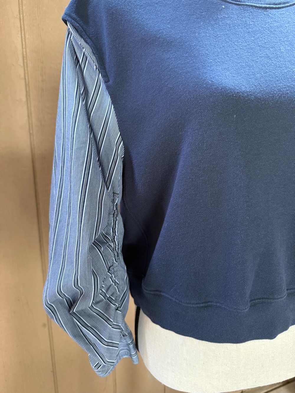 H&M Navy Cropped Sweatshirt with Striped Balloon Sleeves size s - Picture 3 of 10